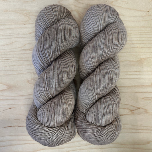 Smoky Alder - Uptown Ewe Fingering