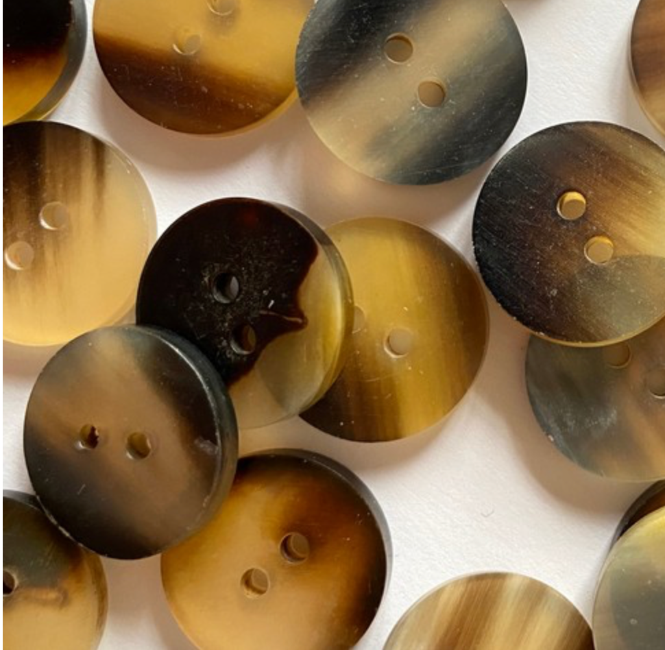 18 mm / 0.7 inch - Buttons